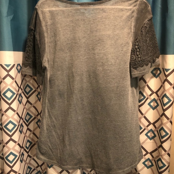 Detailed Sleeve Top - Picture 4 of 5